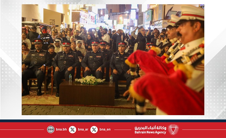 وزارة الداخلية تنظم طابور شرطة البحرين في باب البحرين احتفالا بالأعياد الوطنية